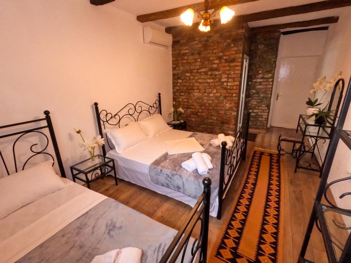 Intown Guesthouse ชโคเดอร์ ภายนอก รูปภาพ