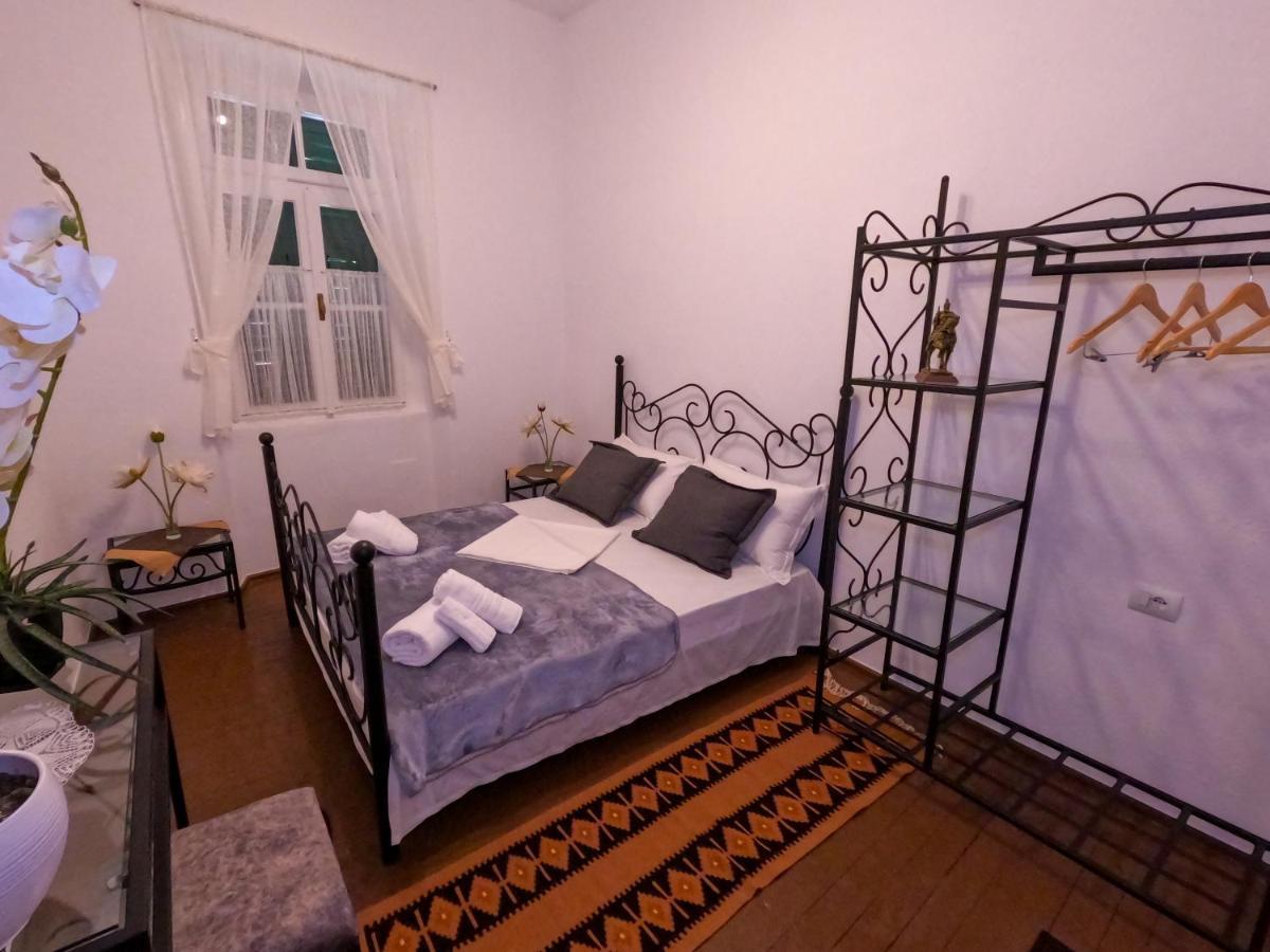Intown Guesthouse ชโคเดอร์ ภายนอก รูปภาพ