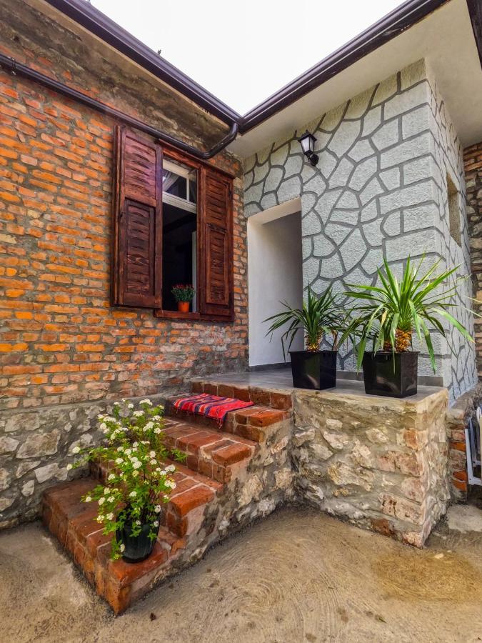 Intown Guesthouse ชโคเดอร์ ภายนอก รูปภาพ