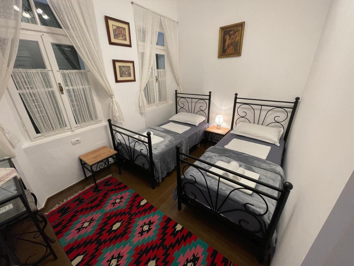 Intown Guesthouse ชโคเดอร์ ภายนอก รูปภาพ