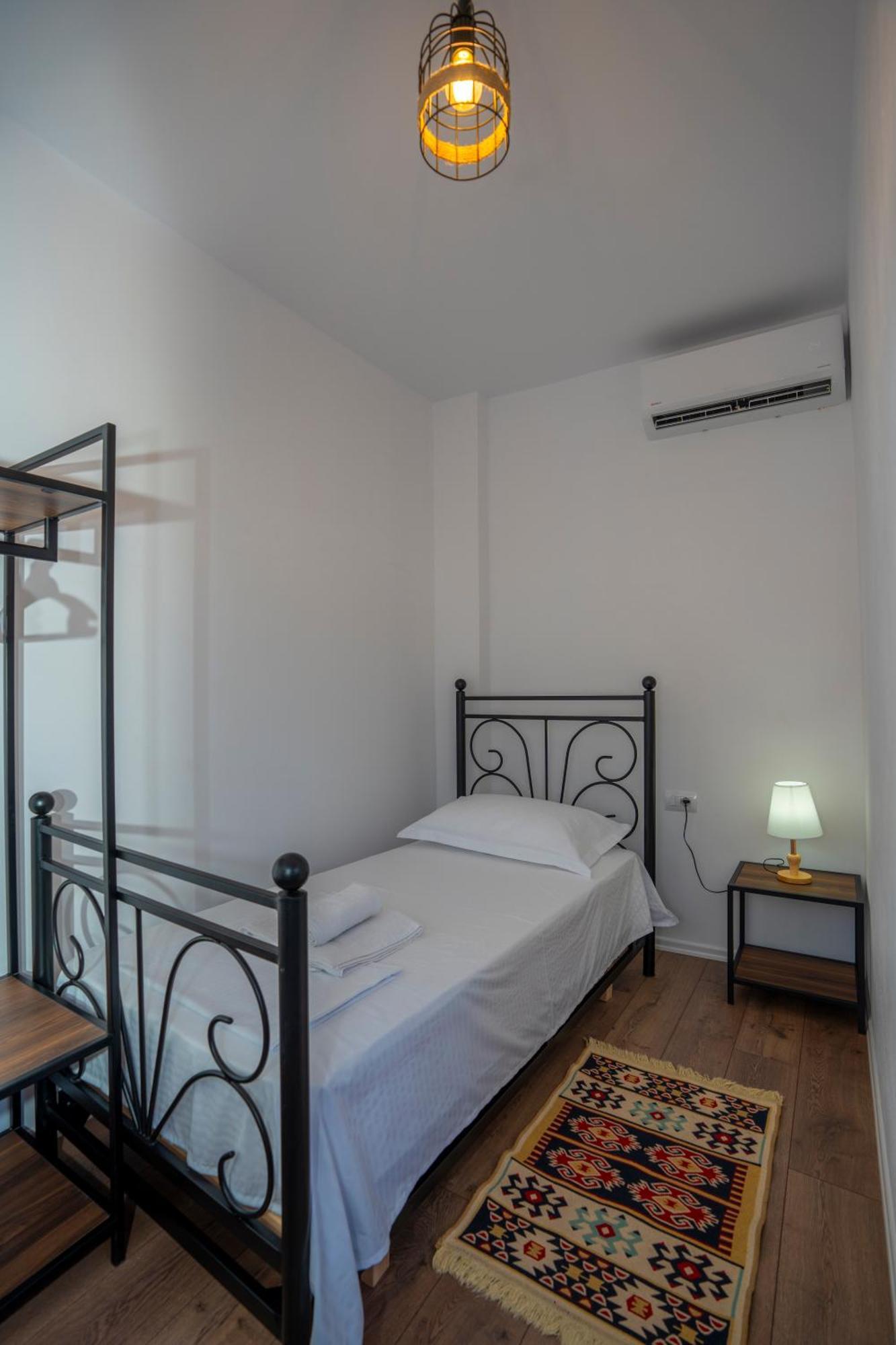 Intown Guesthouse ชโคเดอร์ ภายนอก รูปภาพ