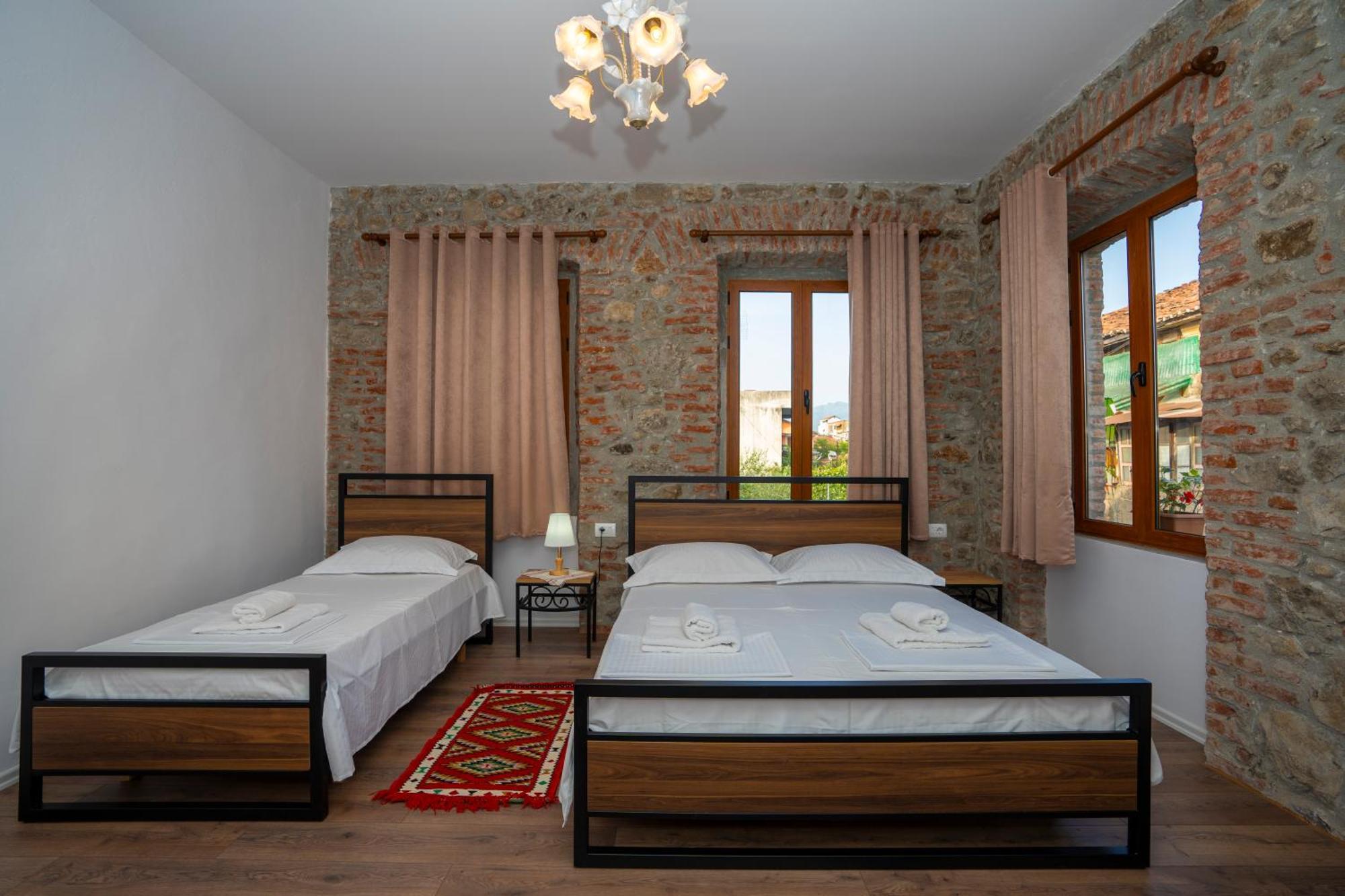 Intown Guesthouse ชโคเดอร์ ภายนอก รูปภาพ