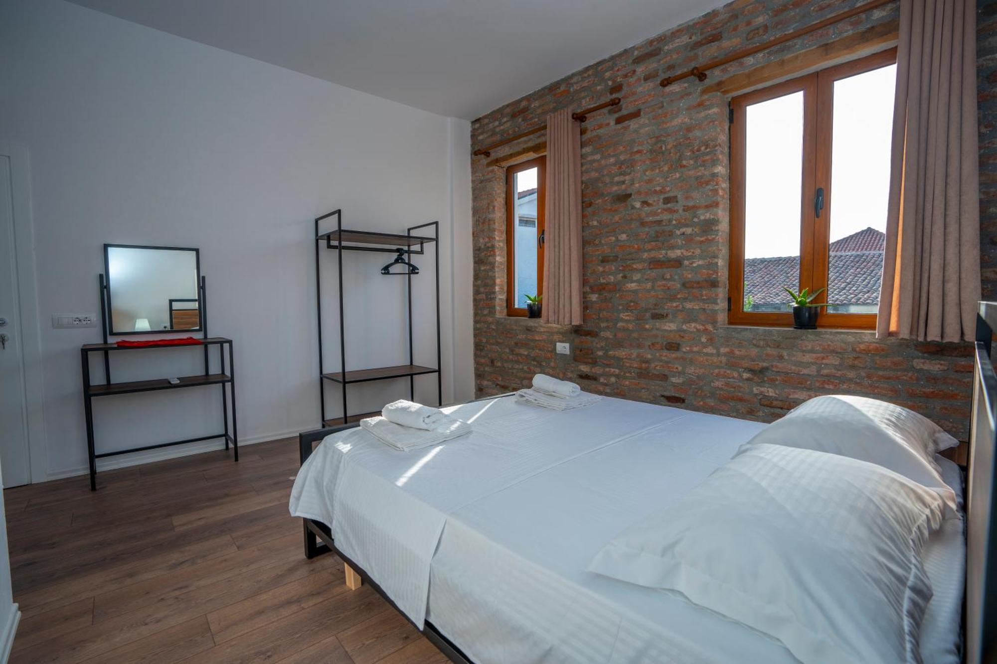 Intown Guesthouse ชโคเดอร์ ภายนอก รูปภาพ