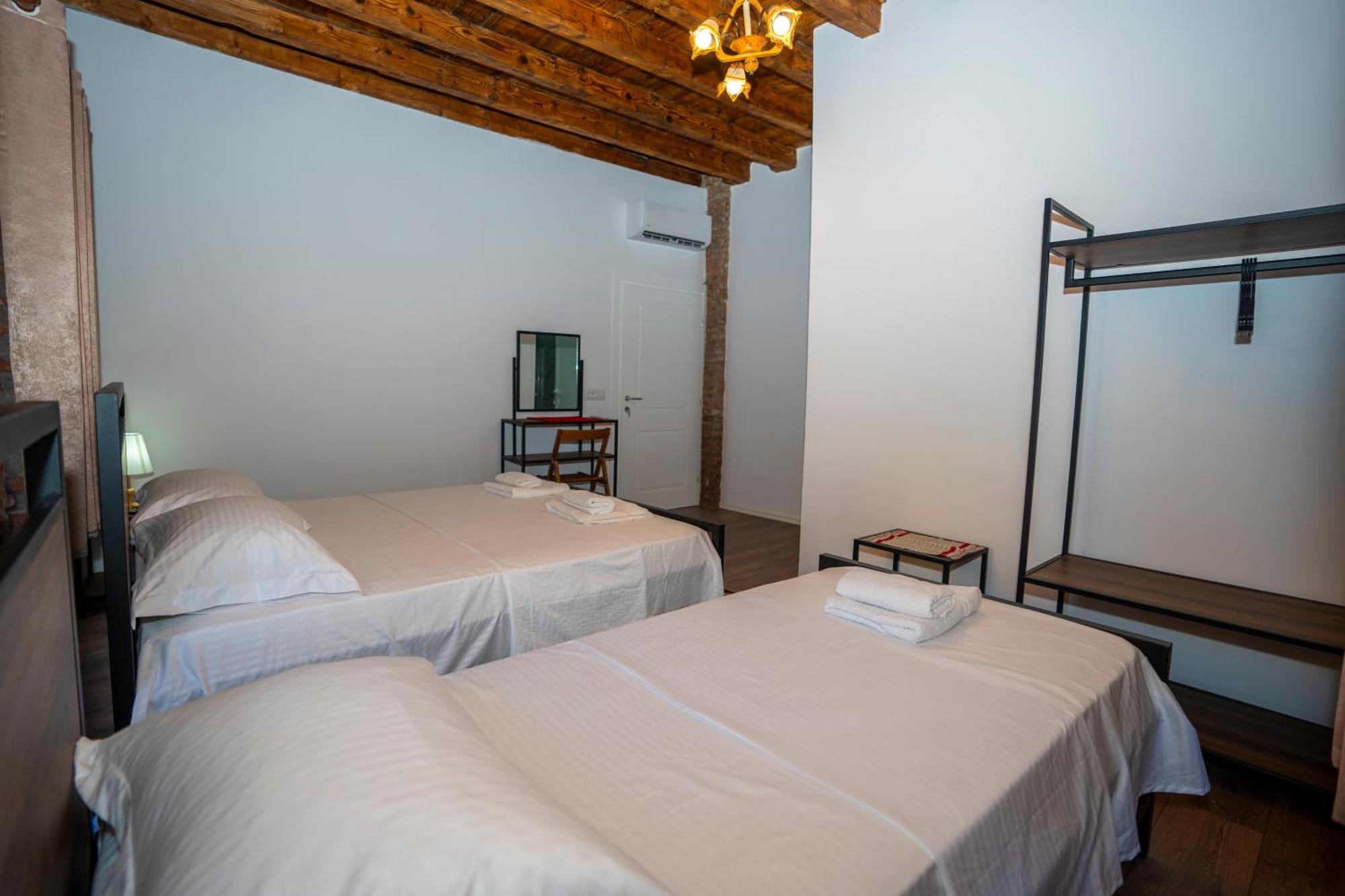 Intown Guesthouse ชโคเดอร์ ภายนอก รูปภาพ
