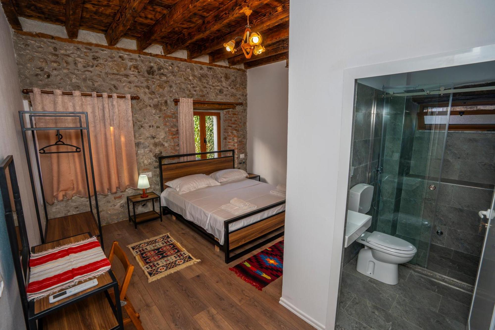 Intown Guesthouse ชโคเดอร์ ภายนอก รูปภาพ
