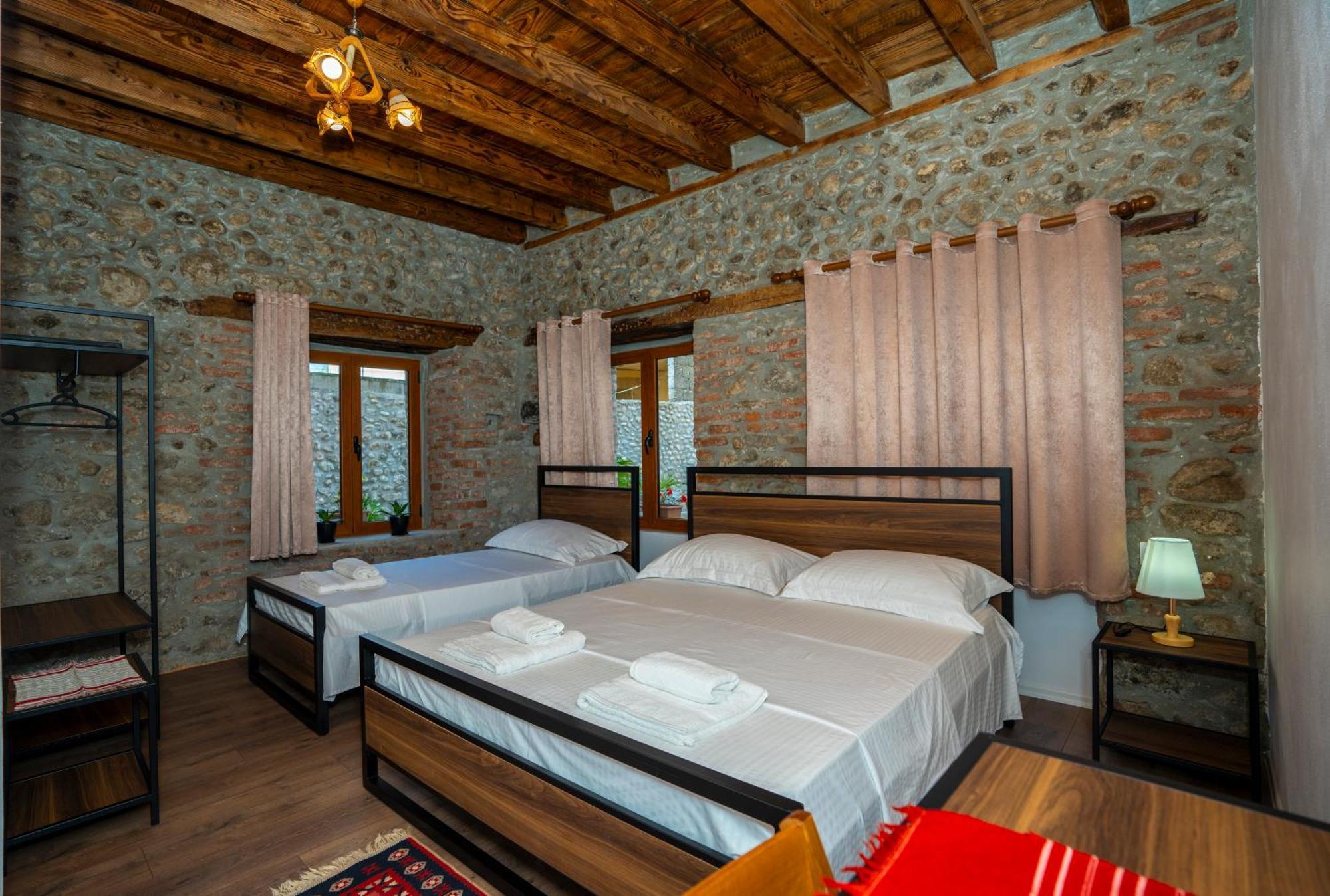 Intown Guesthouse ชโคเดอร์ ภายนอก รูปภาพ